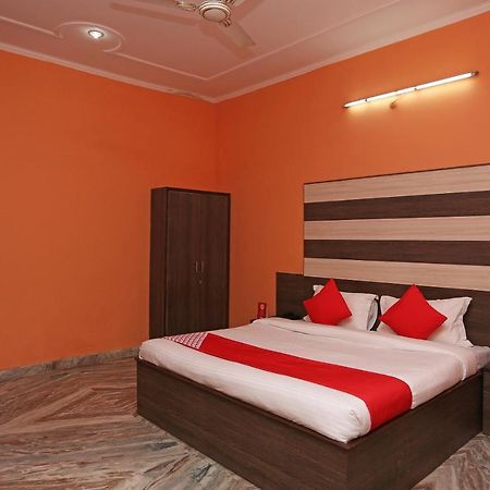 Oyo Hotel Krishna Greens Mathura Bagian luar foto